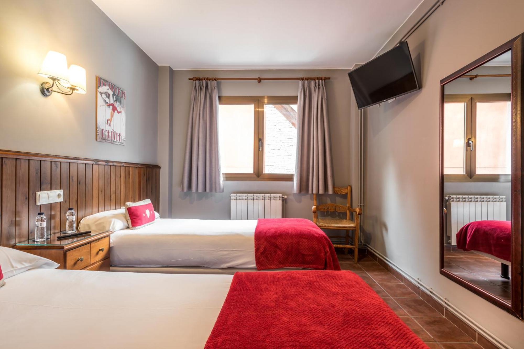 Snoe Beret Hotel Vielha